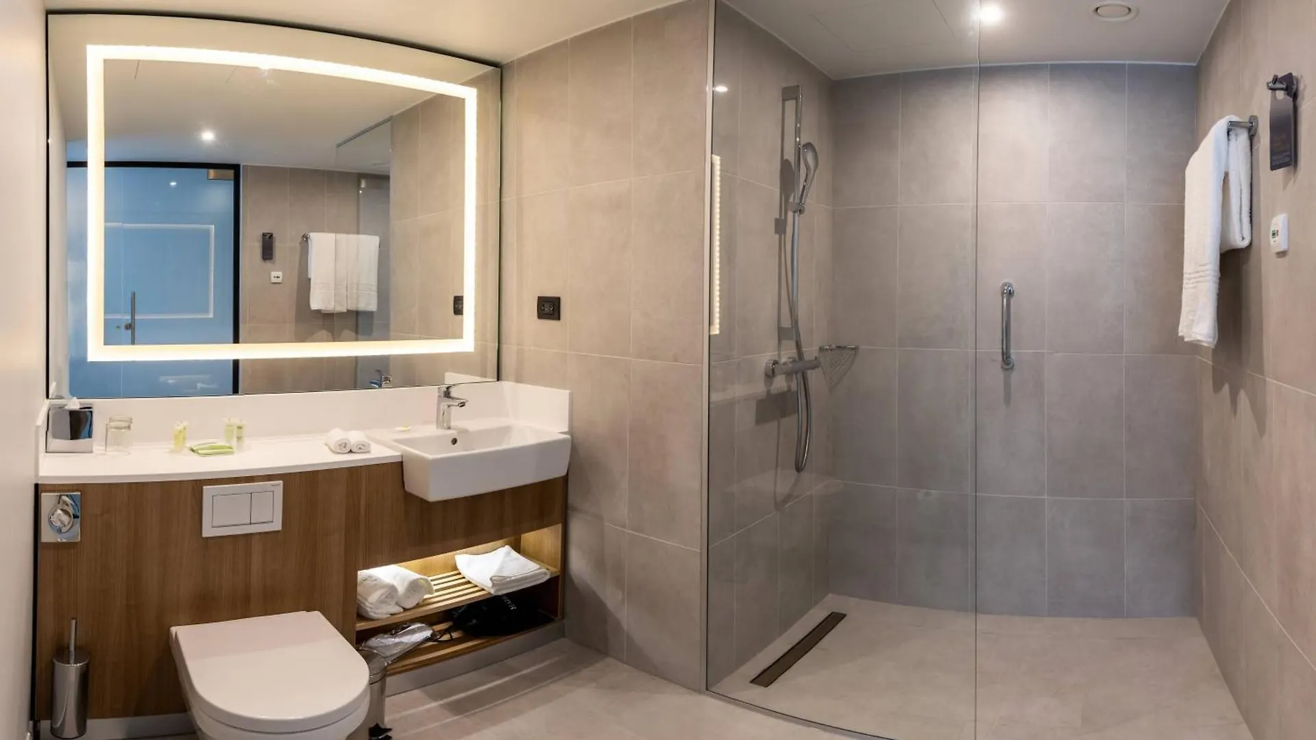 Courtyard By Marriott Bucharest Floreasca 4*,  Roemenië